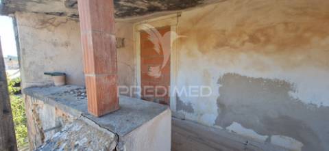 Casa senhorial com história e potencial — para reabilitar!