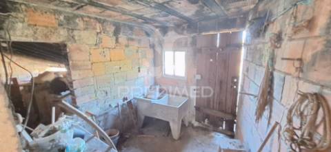 Casa senhorial com história e potencial — para reabilitar!
