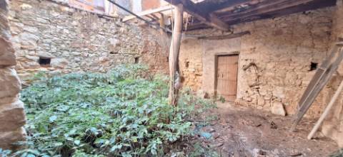 Casa senhorial com história e potencial — para reabilitar!