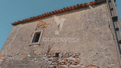 Casa senhorial com história e potencial — para reabilitar!