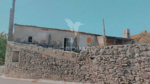 Casa senhorial com história e potencial — para reabilitar!