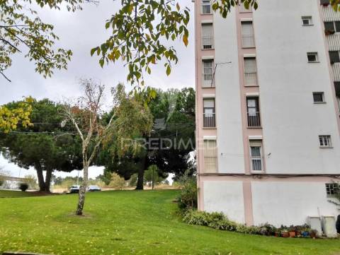 Apartamento t2 - com elevador no vale da amoreira