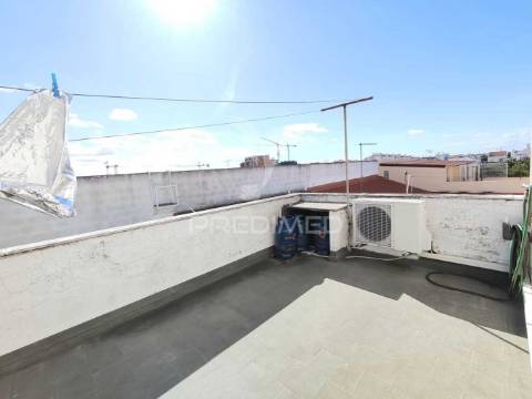 Moradia t2 com garagem, bairro do areias, montijo