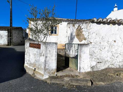 Casa térrea || 2 quartos || quintal || recuperar