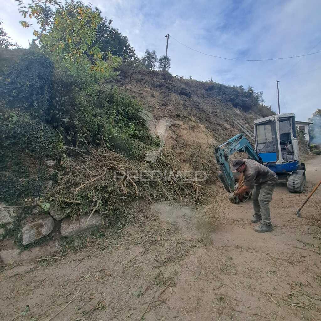 Terreno c/projeto aprovado de vivenda c/pisicina