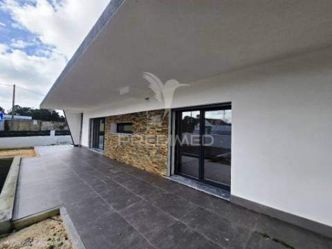 Moradia isolada t3, c/piscina e box, qta. marquesa - q. anjo