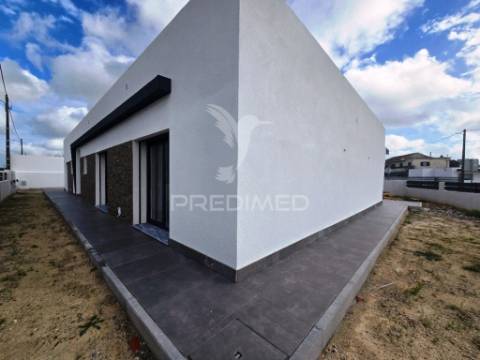Moradia isolada t3, c/piscina e box, qta. marquesa - q. anjo