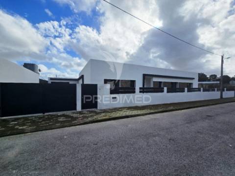 Moradia isolada t3, c/piscina e box, qta. marquesa - q. anjo
