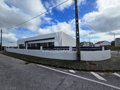 Moradia isolada t3, c/piscina e box, qta. marquesa - q. anjo