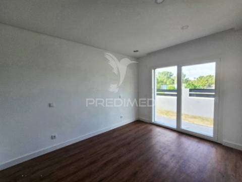 Moradia isolada t3, c/piscina e box, qta. marquesa - q. anjo