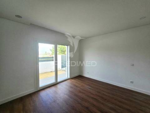 Moradia isolada t3, c/piscina e box, qta. marquesa - q. anjo