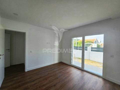 Moradia isolada t3, c/piscina e box, qta. marquesa - q. anjo