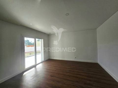 Moradia isolada t3, c/piscina e box, qta. marquesa - q. anjo