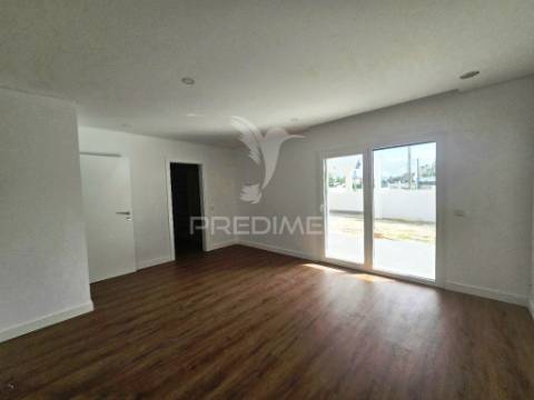 Moradia isolada t3, c/piscina e box, qta. marquesa - q. anjo