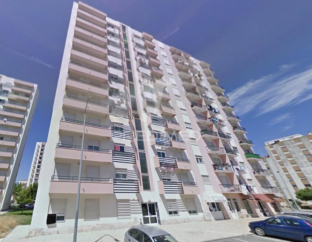 Apartamento t2 no centro do carregado