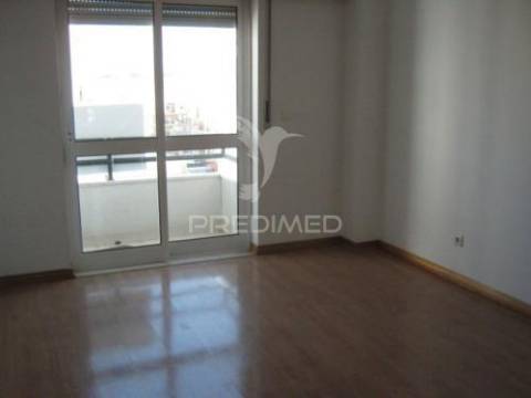 Apartamento t2 no centro do carregado