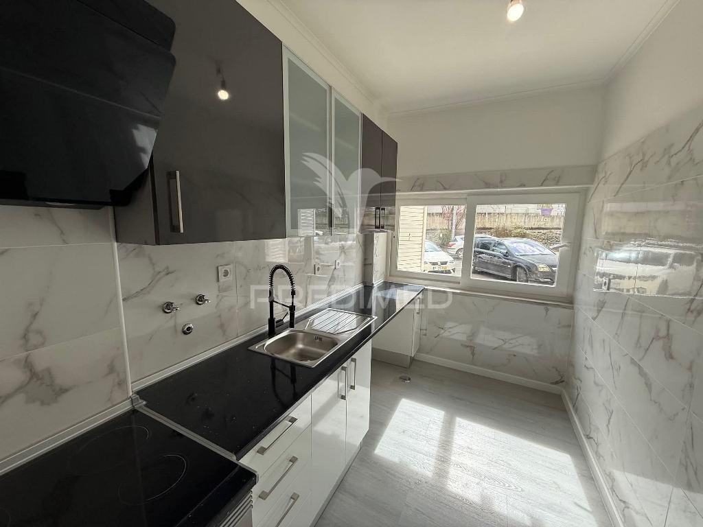 Apartamento t3, totalmente remodelado, no laranjeiro