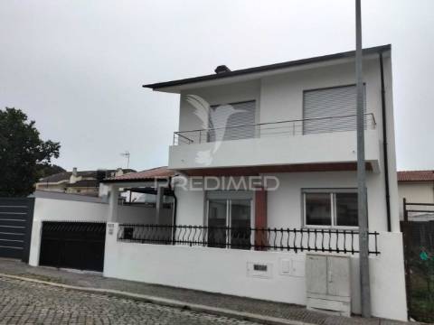 Moradia t5 independente — perto do aeroporto do porto | excelente localização e acessos