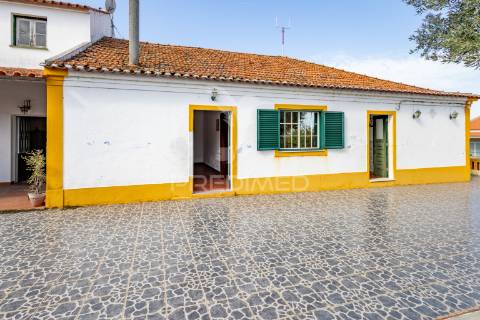 Moradia típica alentejana em mora