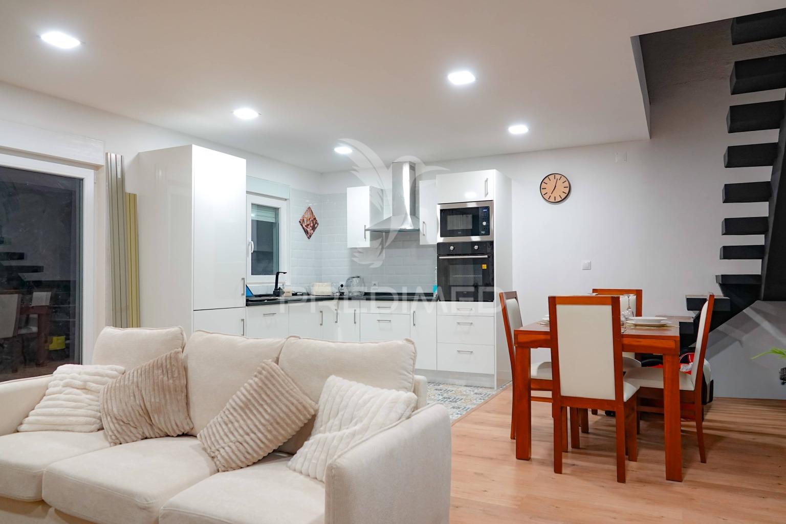 Moradia v2 remodelada, cabrito – abrantes.