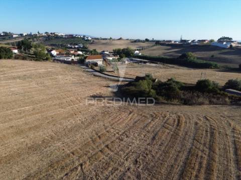 Oportunidade única! moradia t3 para restaurar com terreno - nabais -santarém