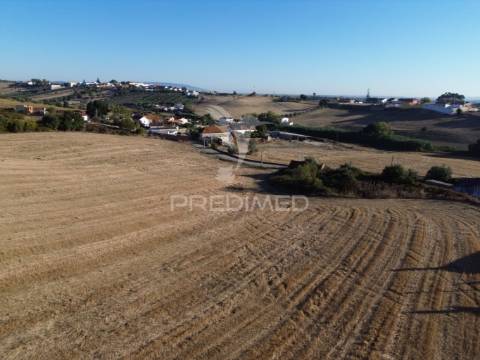 Oportunidade única! moradia t3 para restaurar com terreno - nabais -santarém