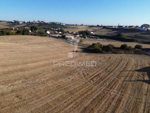 Oportunidade única! moradia t3 para restaurar com terreno - nabais -santarém