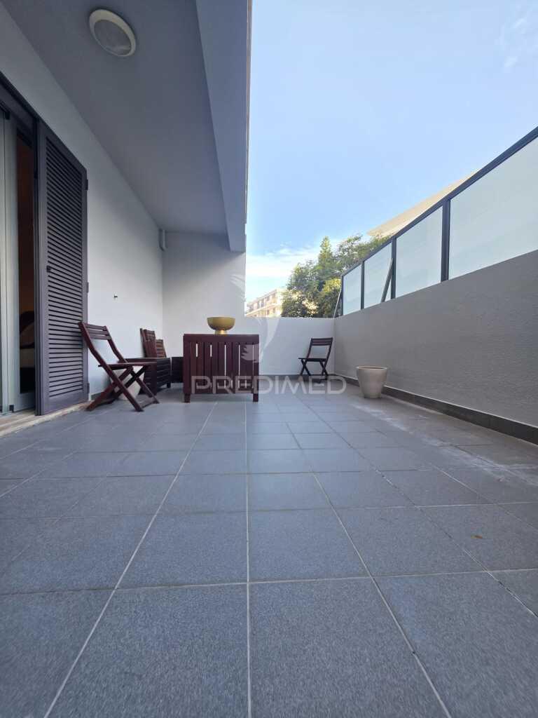 Apartamento t1 com logradouro no funchal