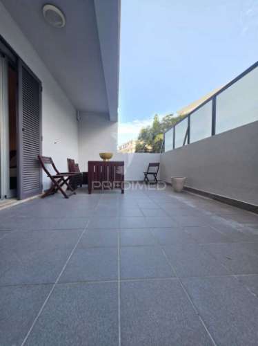 Apartamento t1 com logradouro no funchal