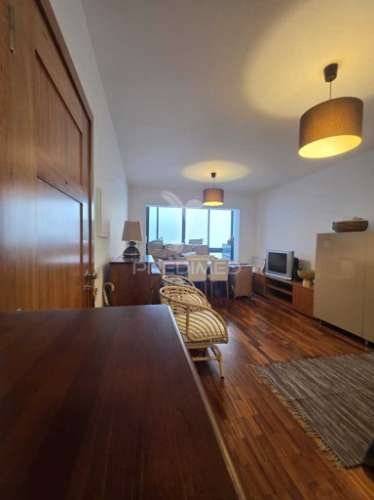 Apartamento t1 com logradouro no funchal