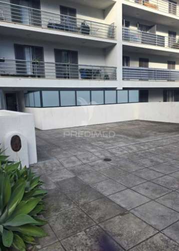 Apartamento t1 com logradouro no funchal