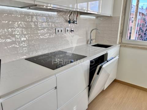 Duplex t4 com terraço em queluz de baixo