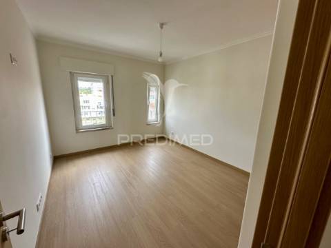 Duplex t4 com terraço em queluz de baixo