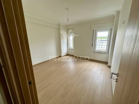 Duplex t4 com terraço em queluz de baixo