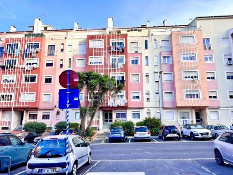Duplex t4 com terraço em queluz de baixo