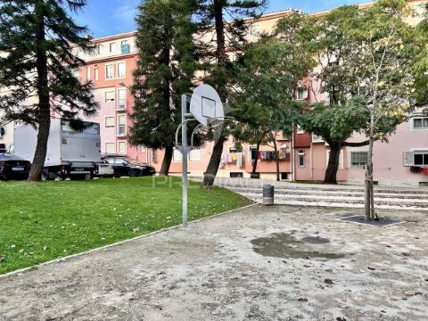 Duplex t4 com terraço em queluz de baixo