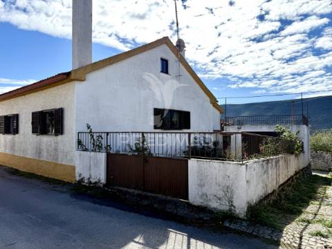 Moradia t2 em alcaria - porto de mós