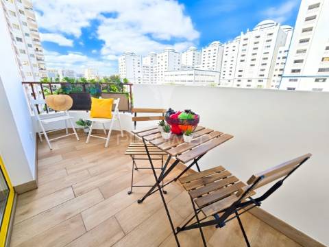 Estúdio remodelado, piscina, a 200 metros da praia da rocha
