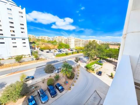 Estúdio remodelado, piscina, a 200 metros da praia da rocha