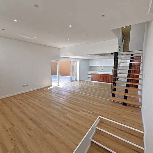 Moradia t4+1 com jardim, terraço e box em águas santas