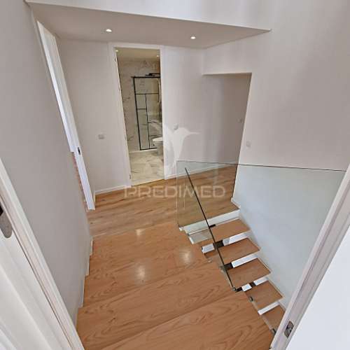 Moradia t4+1 com jardim, terraço e box em águas santas