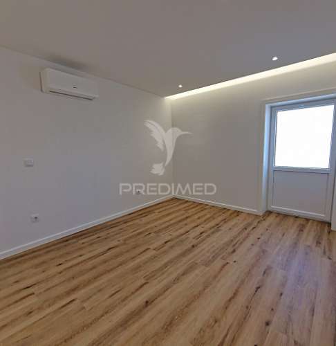 Moradia t4+1 com jardim, terraço e box em águas santas