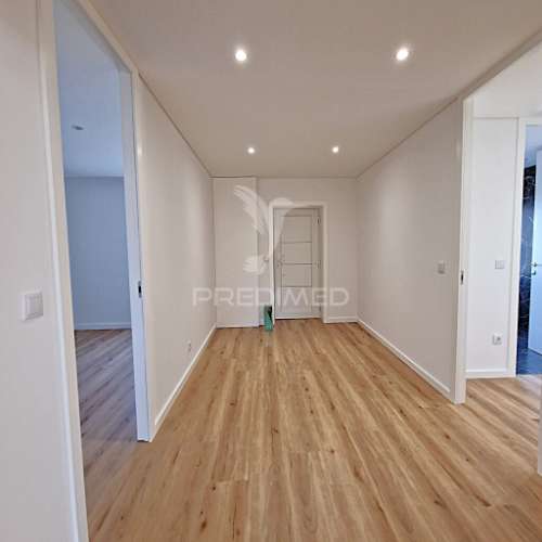 Moradia t4+1 com jardim, terraço e box em águas santas