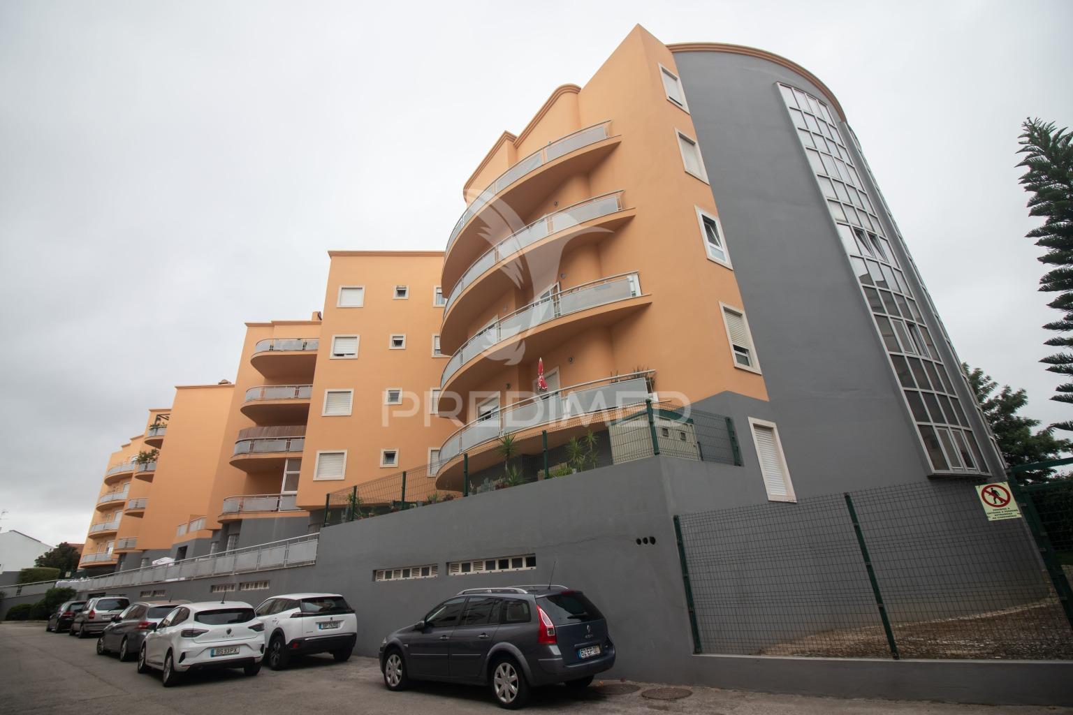 Apartamento t3 no carregado em condomínio fechado