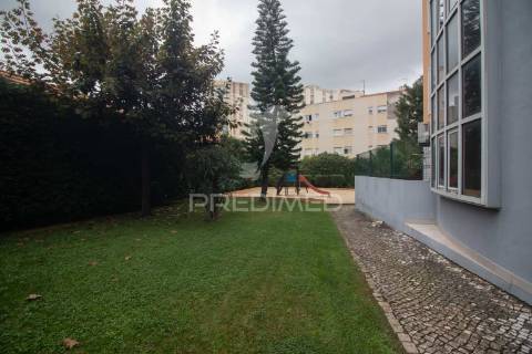 Apartamento t3 no carregado em condomínio fechado