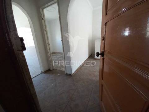 Apartamento t1 na baixa da banheira – excelente localização e oportunidade de investimento!