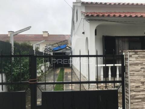 Moradia isolada t3+2 com garagem - quinta do conde