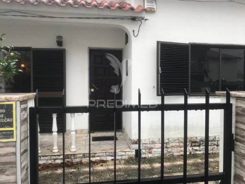 Moradia isolada t3+2 com garagem - quinta do conde