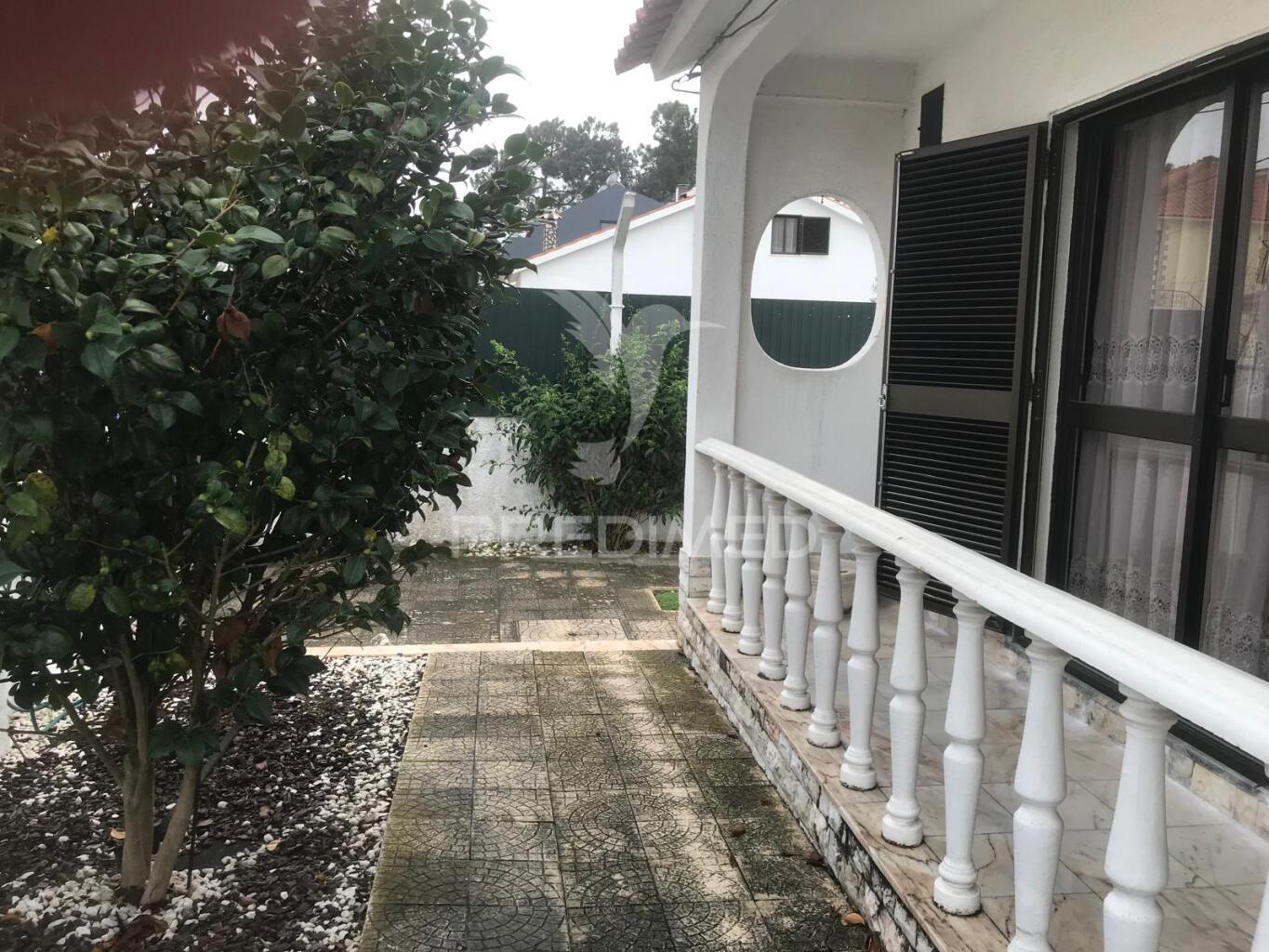 Moradia isolada t3+2 com garagem - quinta do conde