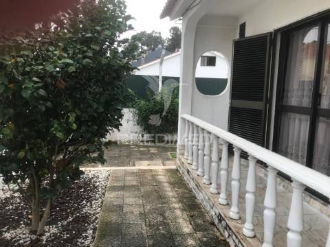Moradia isolada t3+2 com garagem - quinta do conde